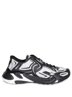 Fast black sneakers
